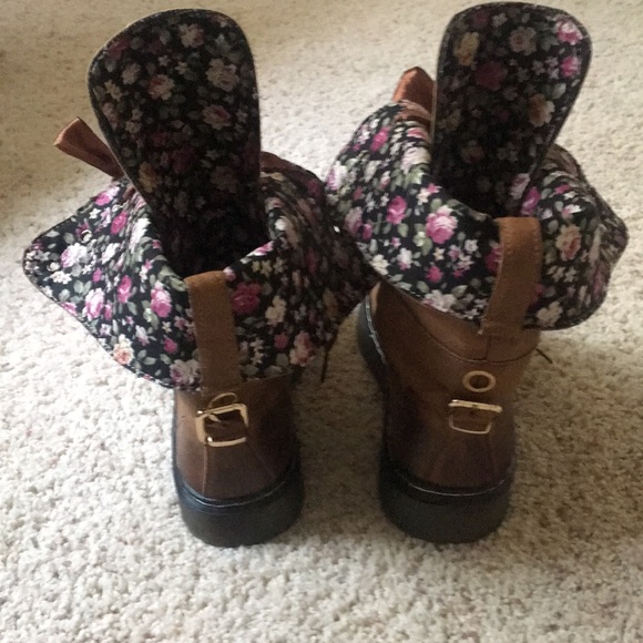 Never worn! Adorable lace up combat boots🌸💕 - Picture 6 of 6